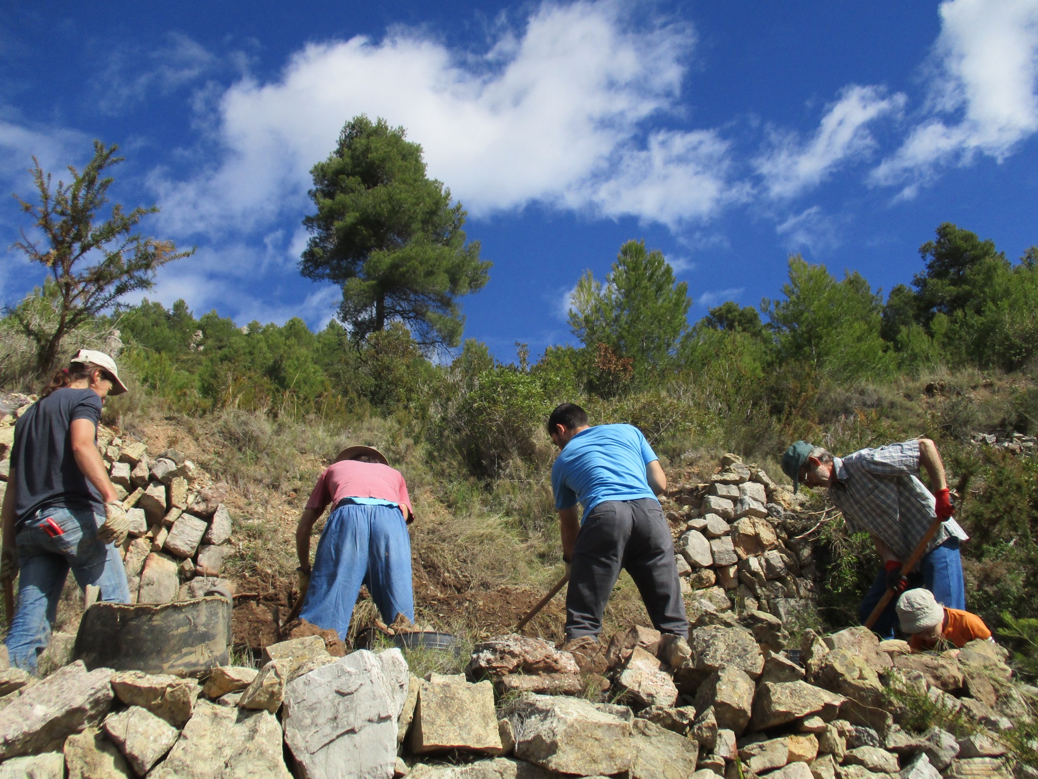 Crònica jornada “Millorem marges i construccions de pedra seca a Les Setjoles”